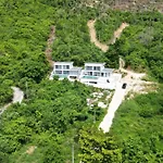 Maya 1 - Seaview Mordern Luxury